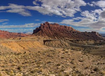 utah/san-rafael-swell/attraction/spotted-wolf-canyon