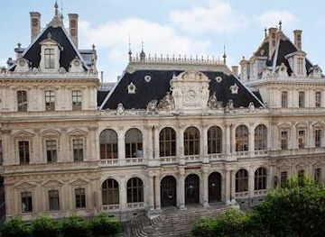 france/lyon/attraction/palais-de-la-bourse-de-lyon