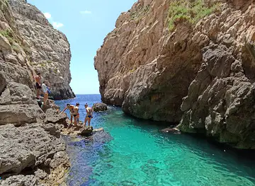 Il-Munqar Bay