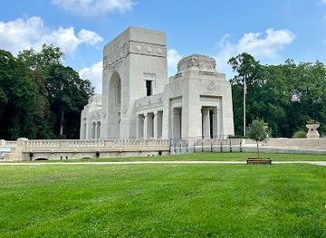 france/versailles/attraction/lafayette-escadrille-memorial-cemetery
