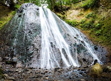 france/auvergne-volcanoes/attraction/cascade-du-rossignolet