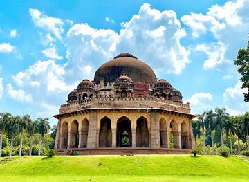 india/delhi/lodhi-gardens/attraction/shah-tomb