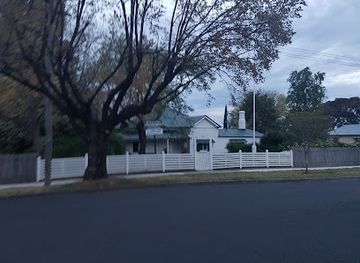 australia/central-west/attraction/miss-traill-s-house