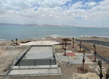 jordan/al-maghtas/attraction/onyx-pool-lounge