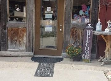 michigan/sleeping-bear-dunes-national-lakeshore/attraction/crystal-lake-alpaca-farm-and-boutique