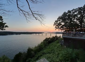 missouri/ozarks/attraction/shawnee-bluff-winery
