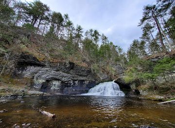 pennsylvania/delaware-water-gap-national-recreation-area/attraction/hackers-falls