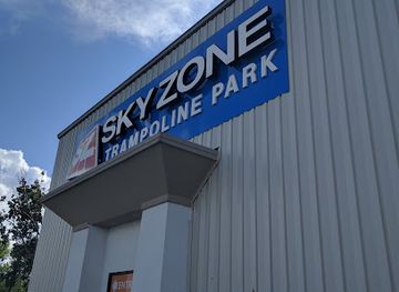 iowa/central-iowa/attraction/sky-zone-trampoline-park