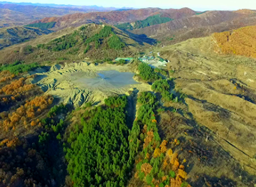romania/vrancea/attraction/vulcanii-noroiosi-de-la-berca-fierbatorile