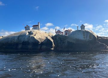 sweden/kosterhavet-national-park/attraction/miniatyrer-pa-knapparna