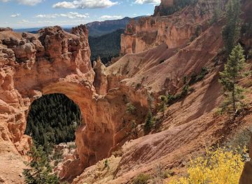utah/great-basin/attraction/natural-bridge