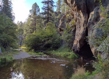 new-mexico/jemez-mountains/attraction/jemez-east-river-slot-canyon