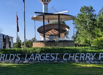 michigan/east-michigan/attraction/world-s-largest-cherry-pie-tin