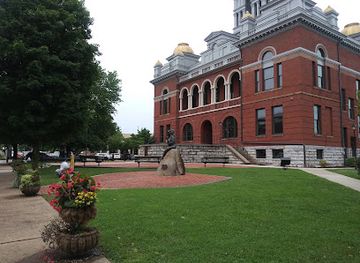 tennessee/dollywood/attraction/dolly-parton-statue
