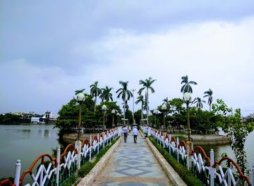 india/central-india/attraction/gandhi-sagar-lake-floating-garden