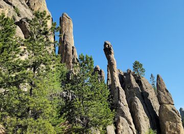 south-dakota/mount-rushmore/attraction/cathedral-spires-trailhead