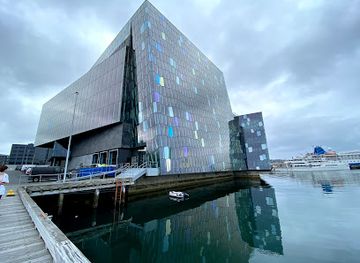 iceland/reykjavik/vesturbar/attraction/ingolfsgarour-lighthouse