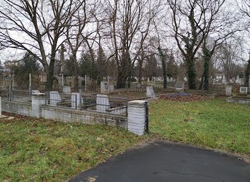 hungary/vac/attraction/szovjet-haborus-emlekmu-es-temeto