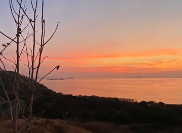 indonesia/labuan-bajo/attraction/sunset-spot-hercadi