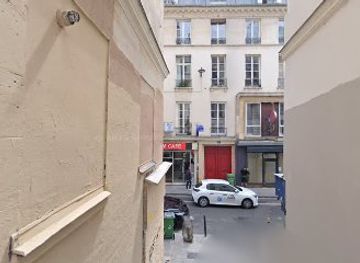 france/paris/attraction/shortest-street-in-paris