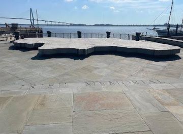 south-carolina/folly-beach/attraction/charlotte-street-park-irish-memorial