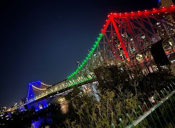 australia/brisbane/new-farm/attraction/petrie-point-story-bridge-lookout-elevator