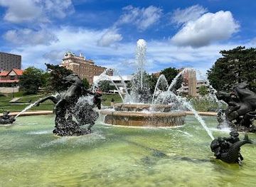 kansas/kansas-city/attraction/fountain-in-mill-creek-park