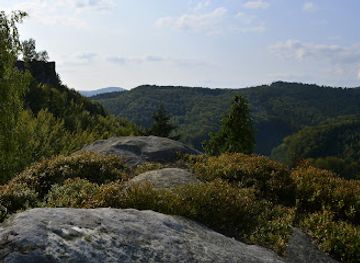 ukraine/trostyan/attraction/skeli-yushkova-yama