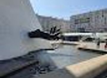 france/caen/attraction/la-fontaine-niemeyer