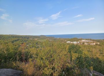 minnesota/lake-superior/attraction/northshore-scenic-lookout