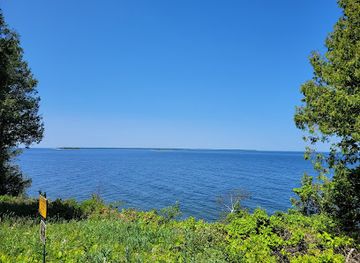 wisconsin/door-county/attraction/eagle-bluff-lighthouse