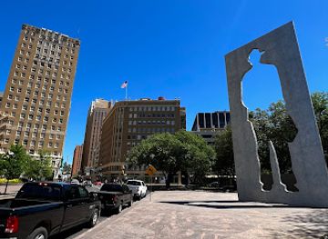 texas/fort-worth/downtown-fort-worth/attraction/man-with-a-briefcase