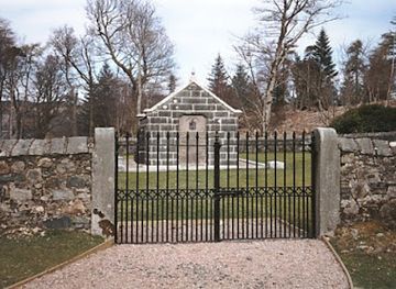 united-kingdom/isle-of-mull/attraction/macquarie-s-mausoleum