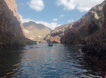 spain/cabo-de-gata/attraction/el-cabo-a-remo-kayak-paddel-surf