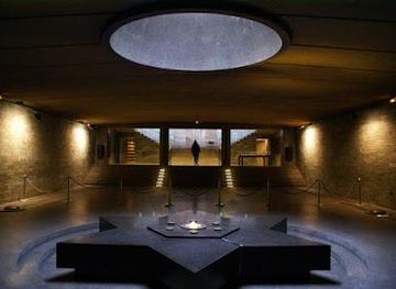 france/paris/attraction/memorial-de-la-shoah