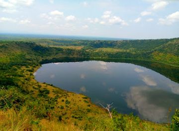 uganda/queen-elizabeth-national-park/attraction/katwe-explosion-craters-track