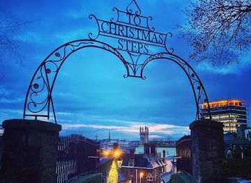 united-kingdom/cardiff/attraction/the-christmas-steps