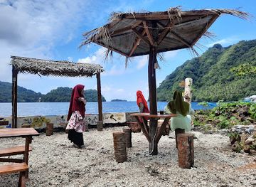 indonesia/banda-islands/attraction/pantai-wisata-parigi-dua