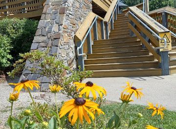 north-carolina/great-smoky-mountains/attraction/smoky-mountain-visitor-center