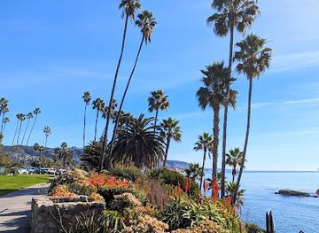 california/laguna-beach/attraction/rockpile-beach