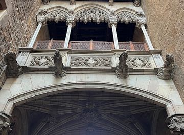 spain/barcelona/el-born/attraction/el-pont-del-bisbe