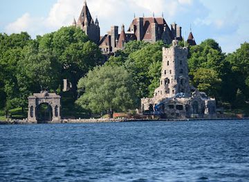 new-york/thousand-islands/attraction/1000-islands-scenic-tours