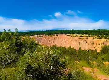 hungary/vertes-mountains/attraction/magas-sziklafal-a-regi-bauxitbanyanal