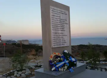 Μνημείο για τους 13 πεσόντες της έκρηξης στο Μαρί