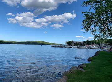 new-hampshire/lake-winnipesaukee/attraction/the-meredith-sculpture-walk