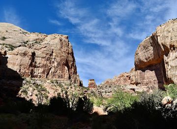 utah/capitol-reef-national-park/attraction/capitol-gorge-trailhead
