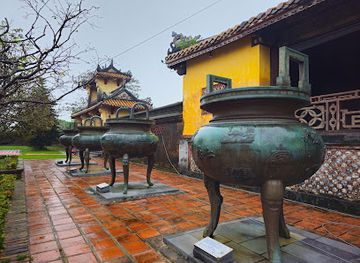 vietnam/north-central-coast/attraction/nine-dynastic-urns