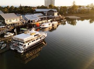 australia/noosa/attraction/the-wharf-mooloolaba