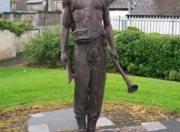 united-kingdom/giant's-causeway/attraction/alphabet-angel-ulster-scots-statue