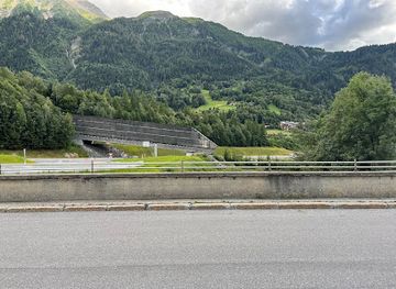 france/french-alps/attraction/tour-du-mont-blanc-app-hiiker